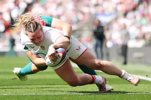 Sarah Bern of England scores her team's third try