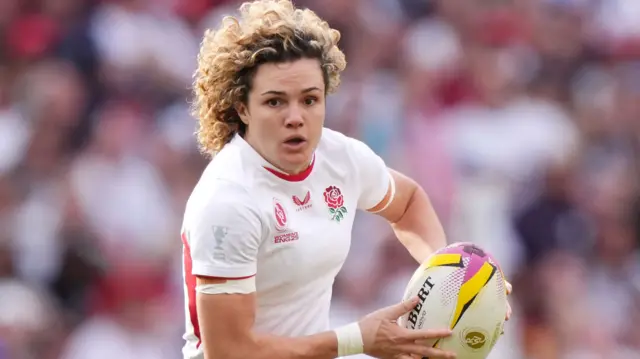 Ellie Kildunne runs with the ball while playing for England