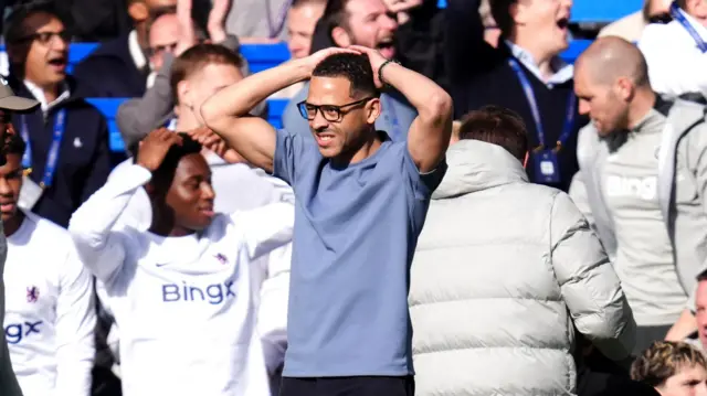 Rosenior puts his hands to his head