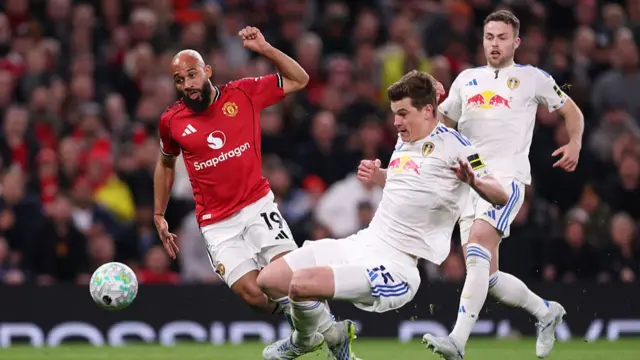 Jaka Bijol challenges Bryan Mbeumo