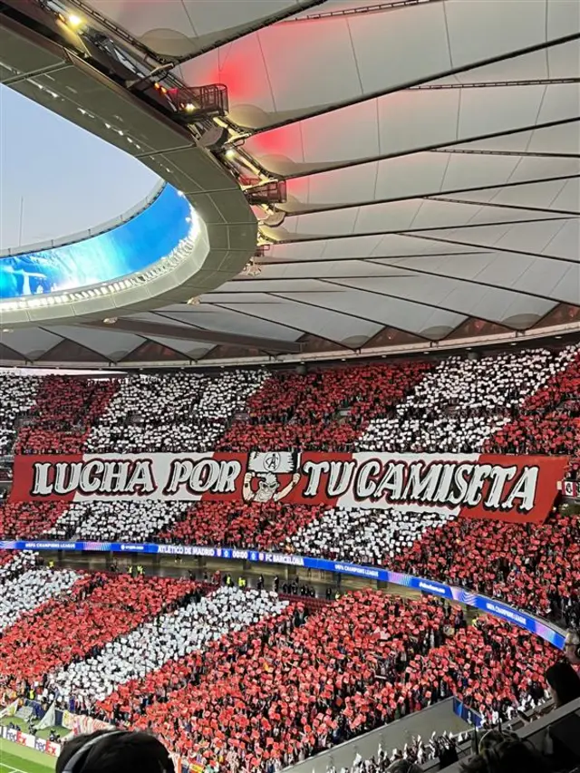 Atleti flag in the stands which translate to 'Fight for your shirt'