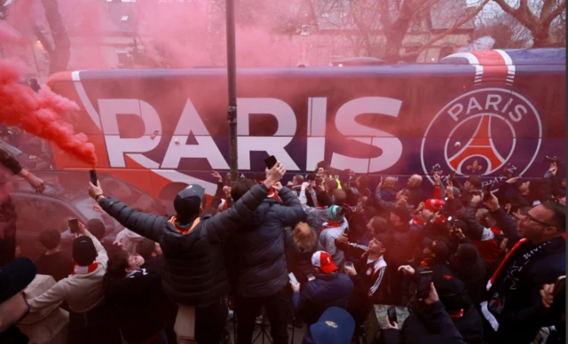 PSG team bus arrives