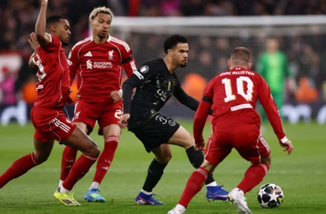 Paris St Germain's Warren Zaire-Emery in action with Liverpool's Ryan Gravenberch and Alexis Mac Allister
