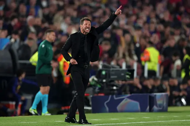Diego Simeone pointing