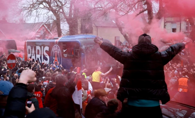 PSG team bus arrives