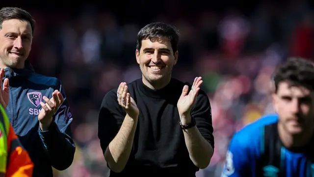 Andoni Iraola celebrating his side's win over Arsenal