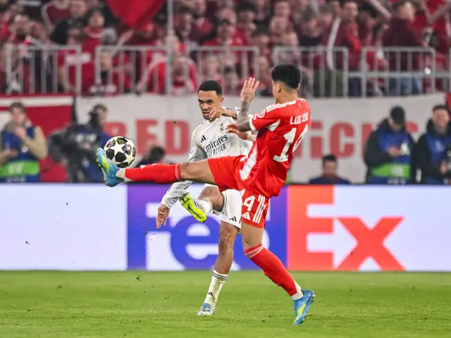 Trent Alexander-Arnold of Real Madrid and Luis Díaz of FC Bayern Muenchen battle