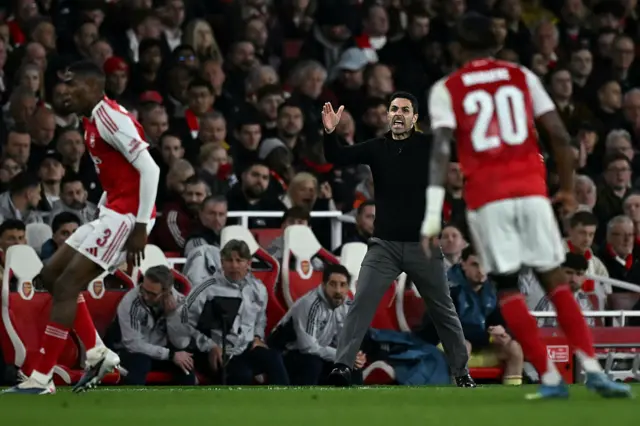 Arsenal's Spanish manager Mikel Arteta shouts instructions