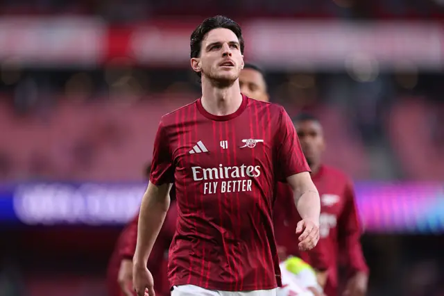 Declan Rice of Arsenal warms up