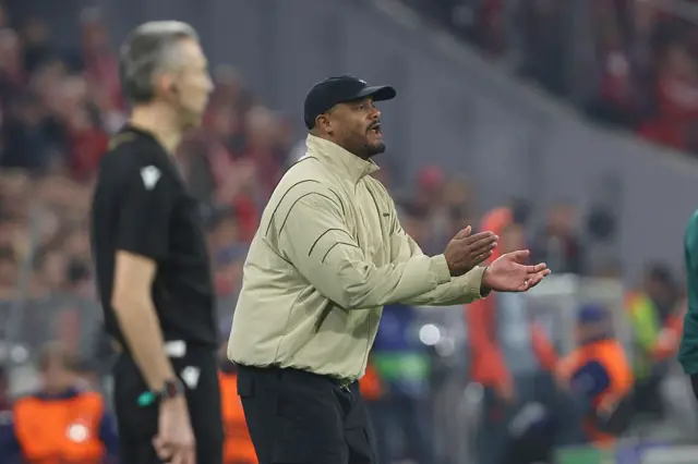 head coach Vincent Kompany of FC Bayern Muenchen gestures