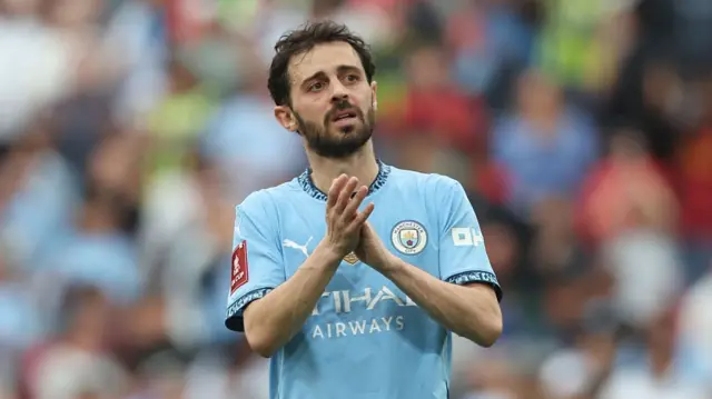 Bernardo Silva, claps towards his fans to show thanks