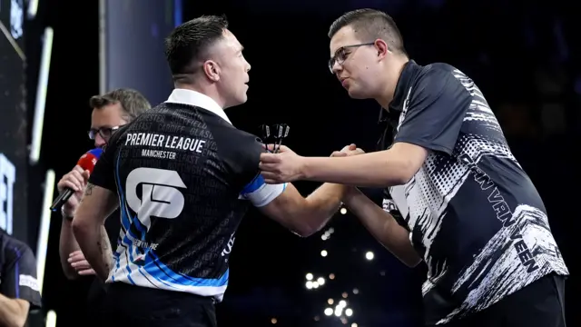 Gerwyn Price shakes hands with Gian van Veen