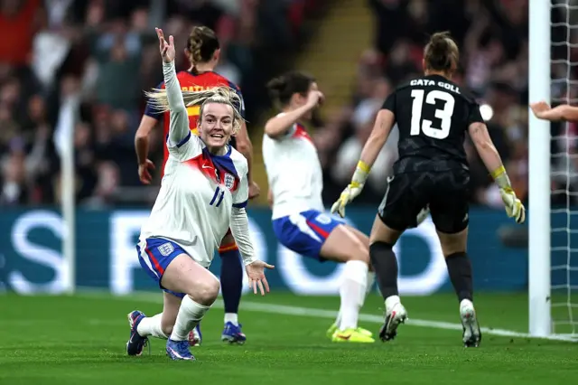 Lauren Hemp appeals for England's first goal
