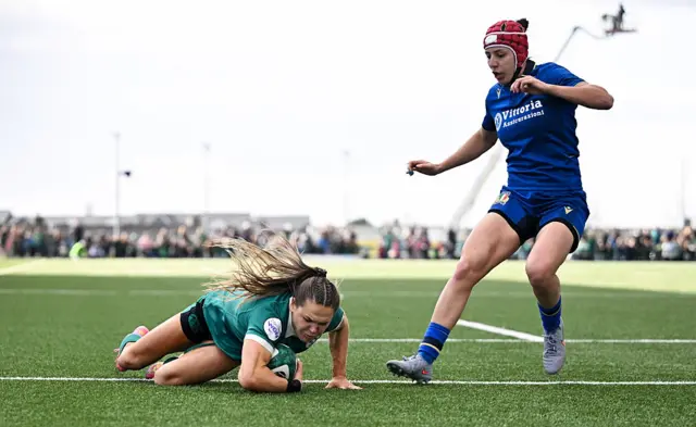 Beibhinn Parsons scores a try