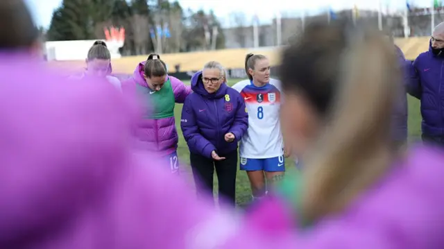 Sarina Wiegman addresses her players at full time