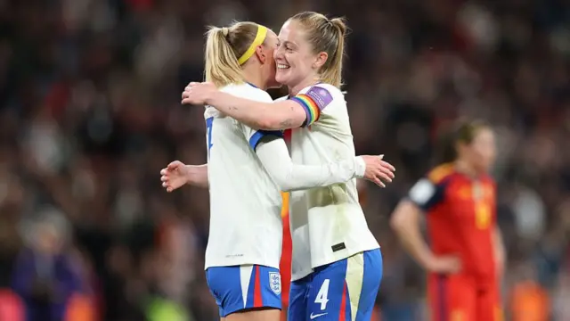 Keira Walsh embraces Chloe Kelly