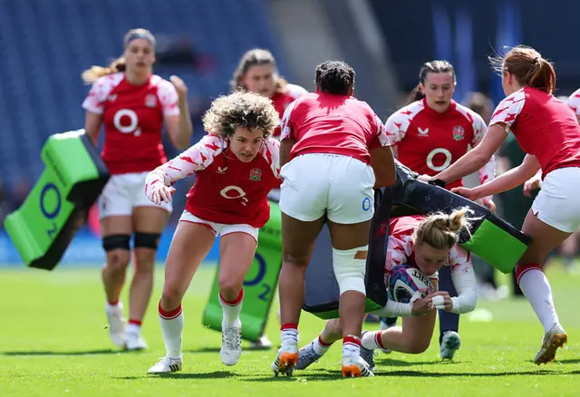 Ellie Kildunne and Meg Jones warm up