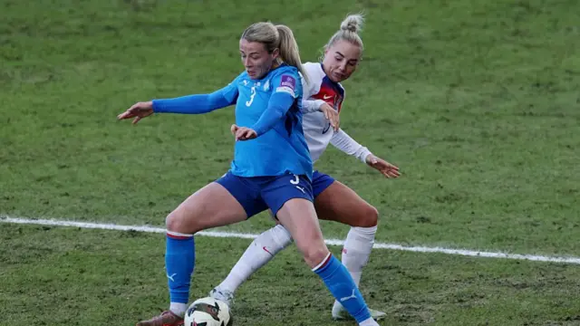 Alex Greenwood battles for possession with Sandra Jessen