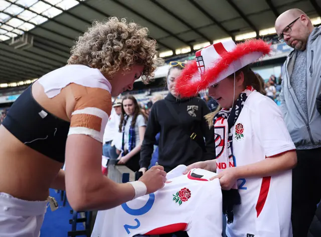 Kildunne signs a shirt