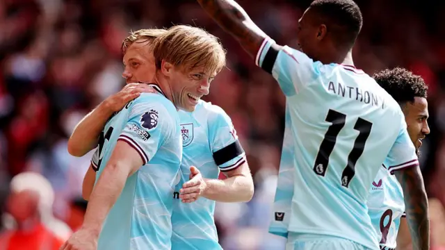 Zian Flemming of Burnley celebrates scoring his team's first goal