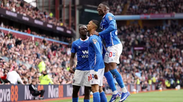 Wilson Isidor of Sunderland celebrates scoring his team's third goa