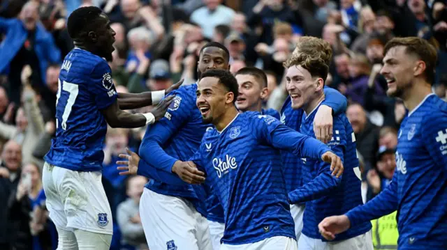 liman Ndiaye of Everton celebrates with his teammates scoring a goal