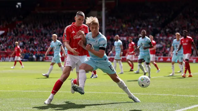 Zian Flemming of Burnley is challenged by Nikola Milenkovic of Nottingham Forest