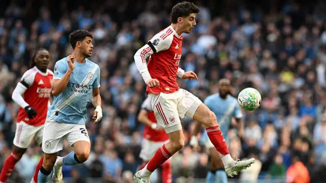 Kai Havertz of Arsenal controls the ball