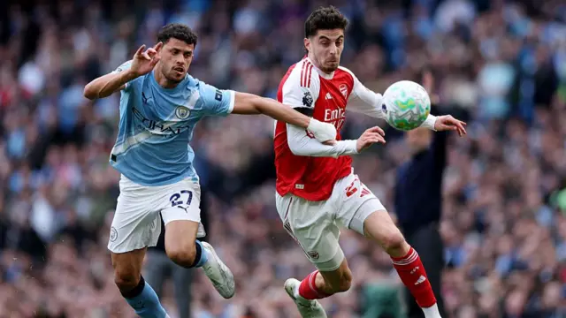 Kai Havertz of Arsenal and Matheus Nunes of Manchester City battle for possession