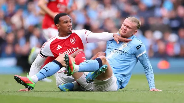 Gabriel Magalhaes of Arsenal grapples with Erling Haaland of Manchester City
