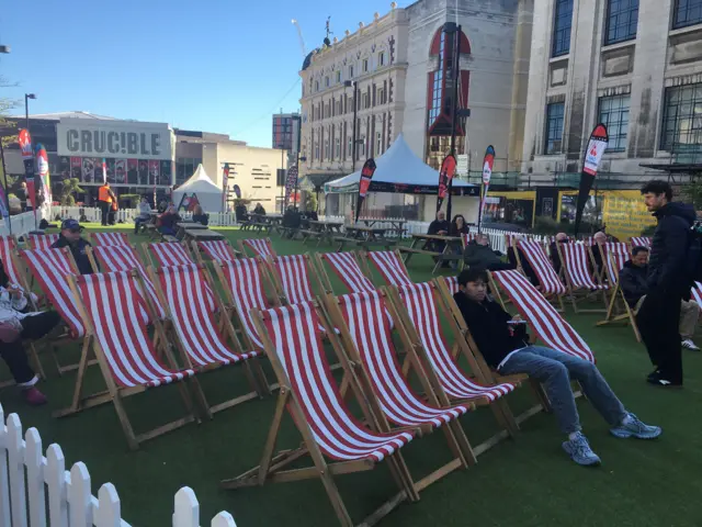 Fans in deckchair