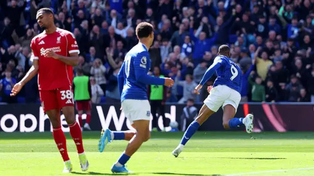 Beto of Everton celebrates scoring his team's first goal