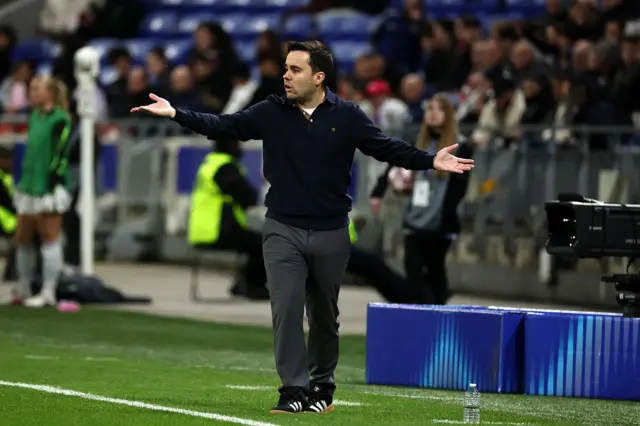 Jonatan Giraldez, Head Coach of OL Lyonnes, reacts