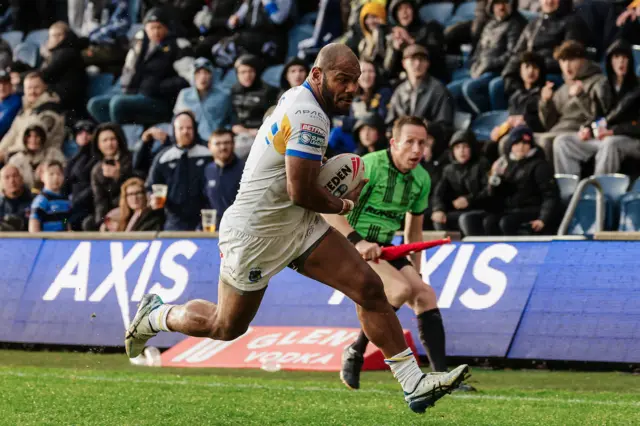 Maiko Sivo runs in for a try