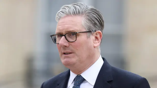 British Prime Minister Keir Starmer leaves after the multinational virtual summit and press conference at the Elysee Presidential Palace in Paris, France, April 17, 2026