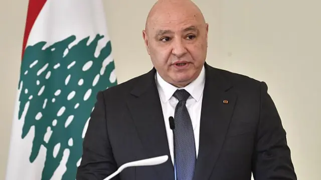 O presidente libanês Joseph Aoun discursa durante uma coletiva de imprensa em 16 de fevereiro de 2026.