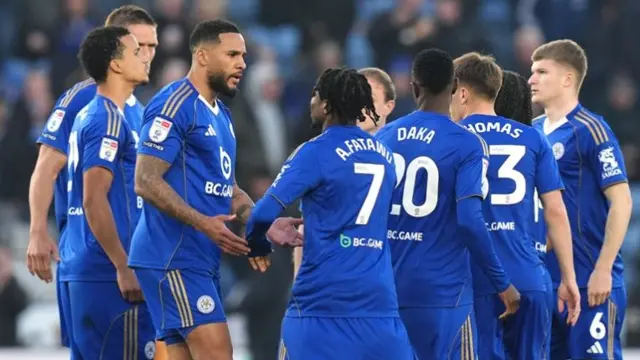 Leicester players huddle before kick-off