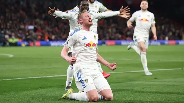 Sean Longstaff of Leeds United celebrates