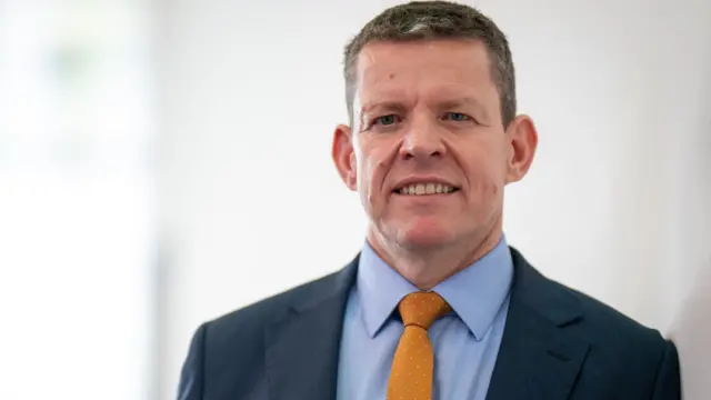 Rhun ap Iorwerth arweinydd Plaid Cymru, fydd yn cynrychioli'r blaid ar y panel heno