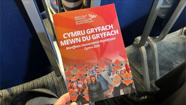 maniffesto y democratiaid rhyddfrydol