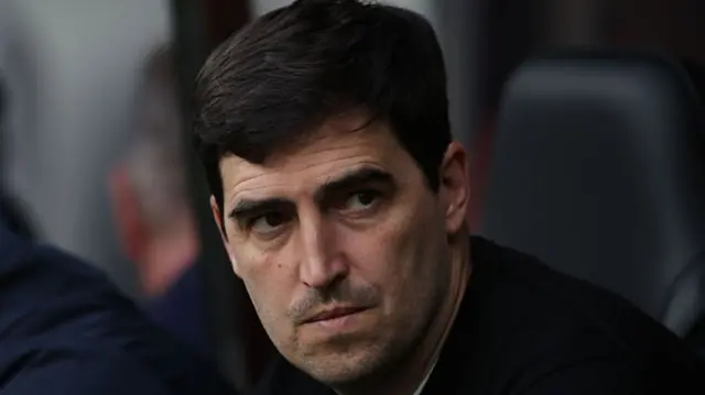 Andoni Iraola on the bench