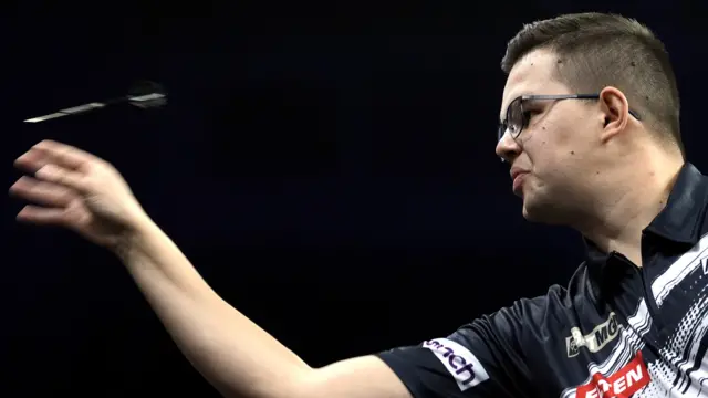 Gian van Veen throws a dart