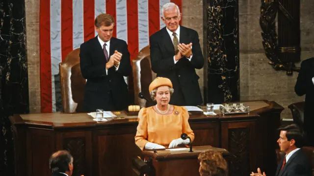 Queen Elizabeth II stands in US Congress wearing orange dress