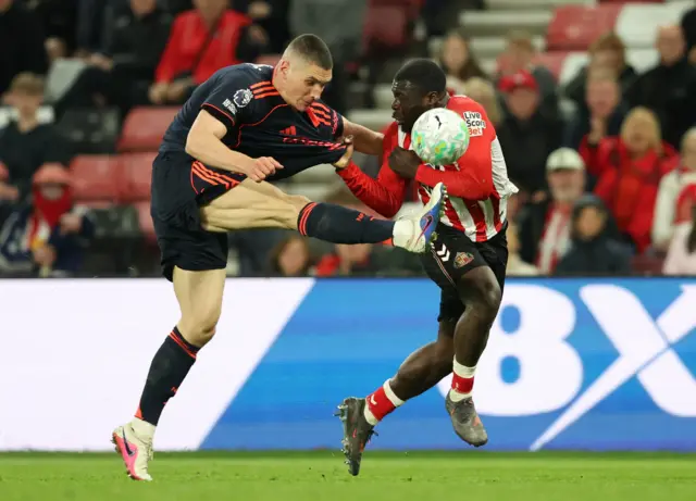 Milenkovic clears ahead of Brobbey