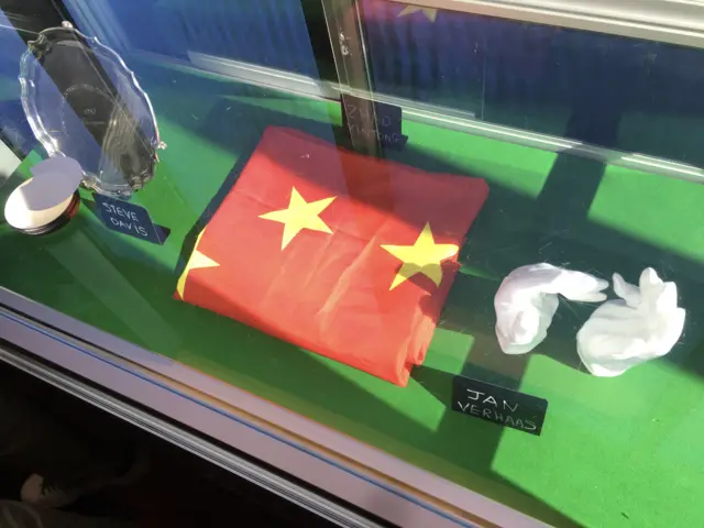 Steve Davis' trophy, Zhao Xintong's flag, Jan Verhaas' gloves