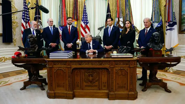 Group picture of Donald Trump, JD Vance and Marco Rubio with envoys from Israel and Lebanon inside the Oval Office in the White Office