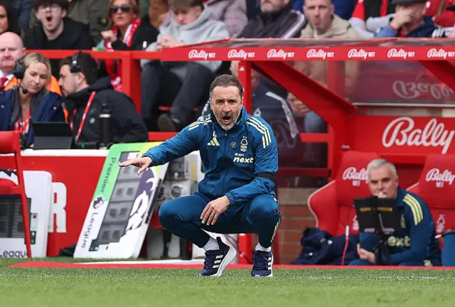 Vítor Pereira looks on