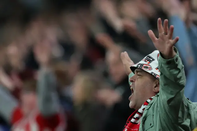 Sunderland fan sings and waves his arms