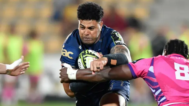 Fetuli Paea carries the ball for Dragons at Zebre