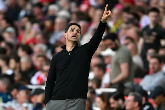 Mikel Arteta gestures